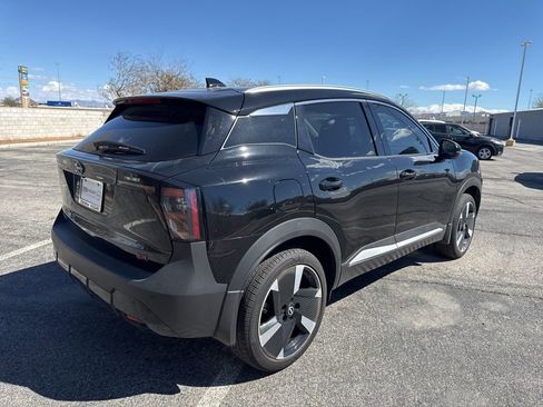 Used 2025 Nissan Kicks SR w/ SR Premium Package image 7