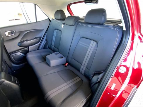 Used 2024 Hyundai Venue SEL image 21