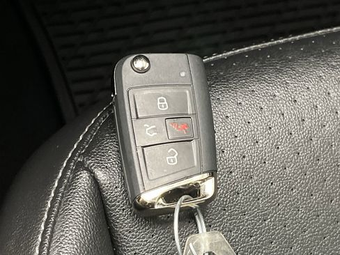 Used 2019 Volkswagen Tiguan SEL Premium R-Line image 25