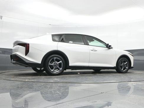 Used 2025 Kia K4 LXS image 36