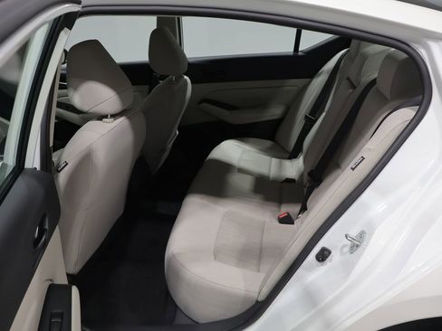 Used 2024 Nissan Altima 2.5 SV AWD/4WD image 16