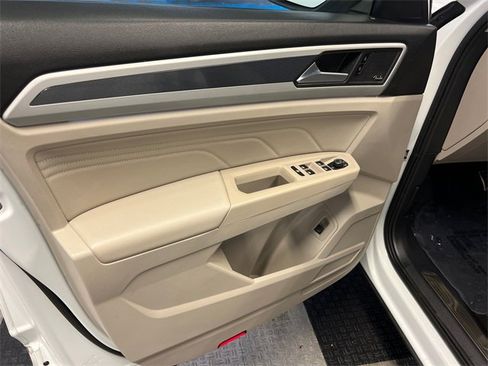 Certified 2021 Volkswagen Atlas SEL Premium image 8