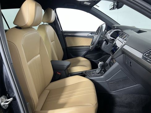 Used 2023 Volkswagen Tiguan SE image 35