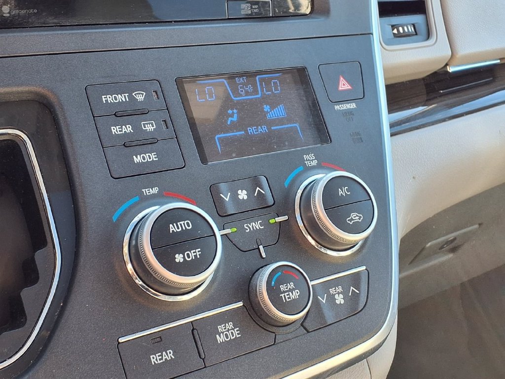 Used 2015 Toyota Sienna XLE w/ XLE Navigation Package FWD image 18