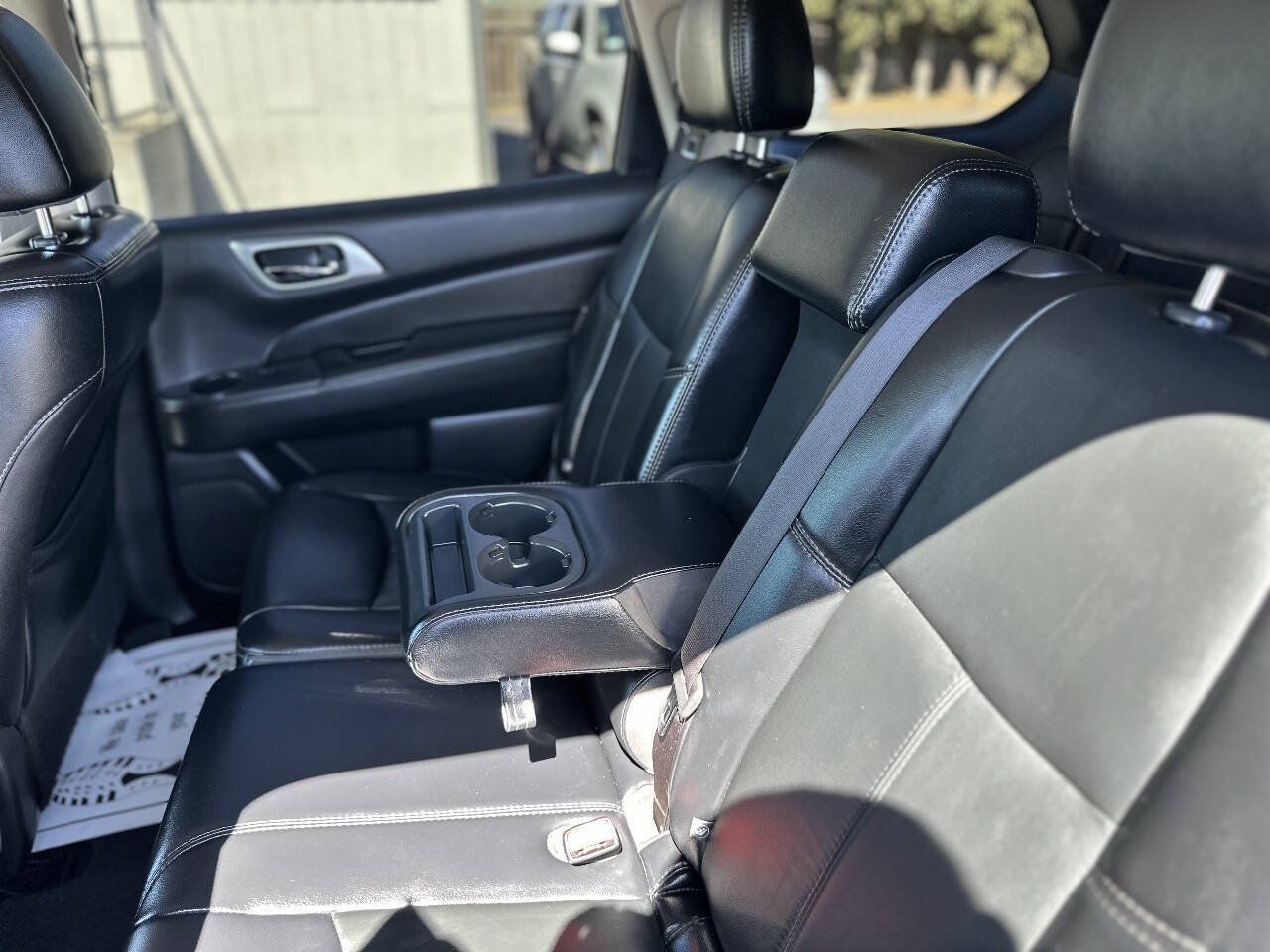 Used 2018 Nissan Pathfinder SL FWD image 17