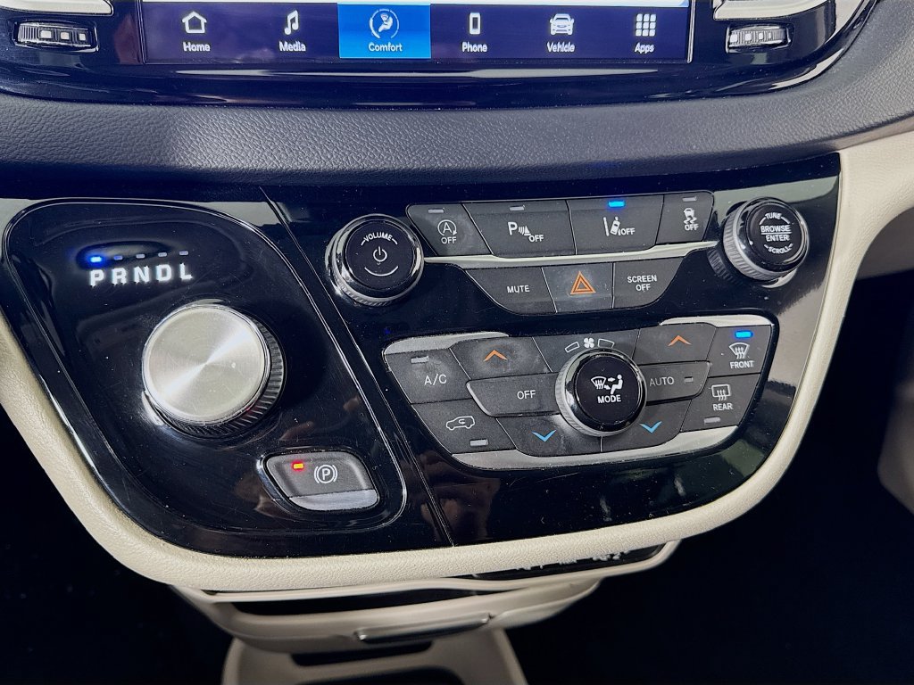 Used 2022 Chrysler Pacifica Touring-L FWD image 16