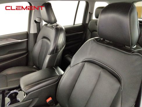 Used 2023 Jeep Grand Cherokee Limited RWD image 28