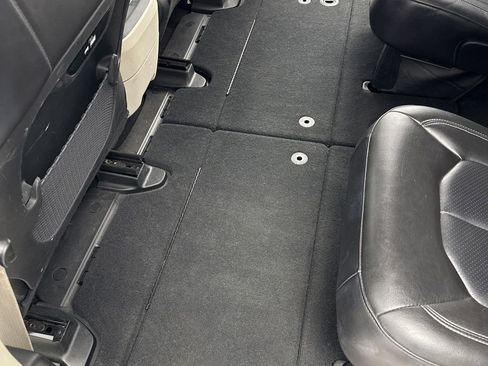 Used 2023 Chrysler Pacifica Touring-L FWD image 29