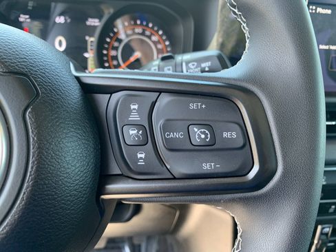 Used 2025 Jeep Wrangler Unlimited Rubicon AWD/4WD image 28