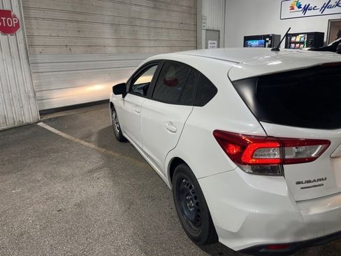 Used 2019 Subaru Impreza 2.0i image 3