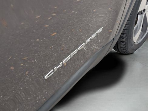 Used 2019 Jeep Cherokee Limited w/ Trailer Tow Group image 43