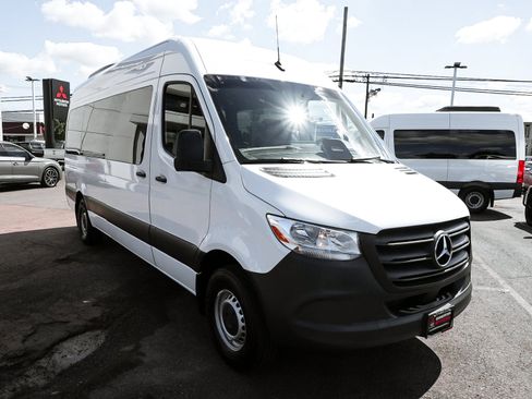 Used 2025 Mercedes-Benz Sprinter 2500 image 3