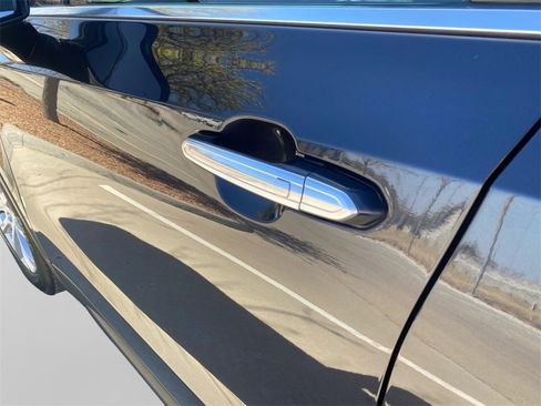 Used 2023 Cadillac XT4 Luxury w/ Cold Weather Package image 16