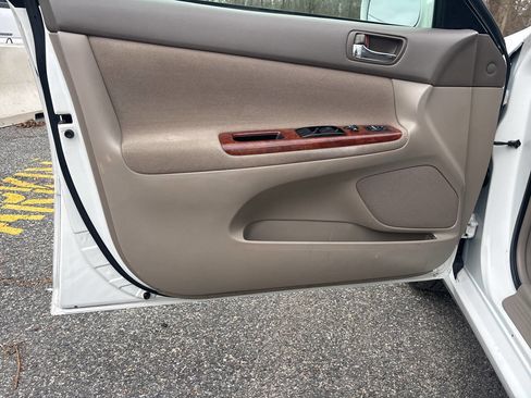 Used 2005 Toyota Camry XLE image 18