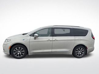 Used 2021 Chrysler Pacifica Pinnacle video 2