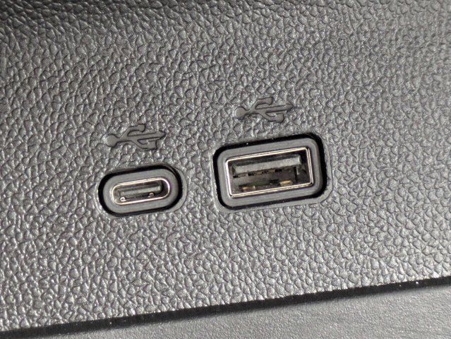 Used 2025 Chevrolet Traverse LT FWD image 23