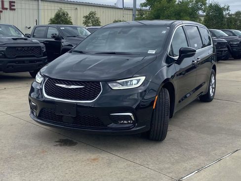 New 2026 Chrysler Pacifica Select AWD/4WD image 23