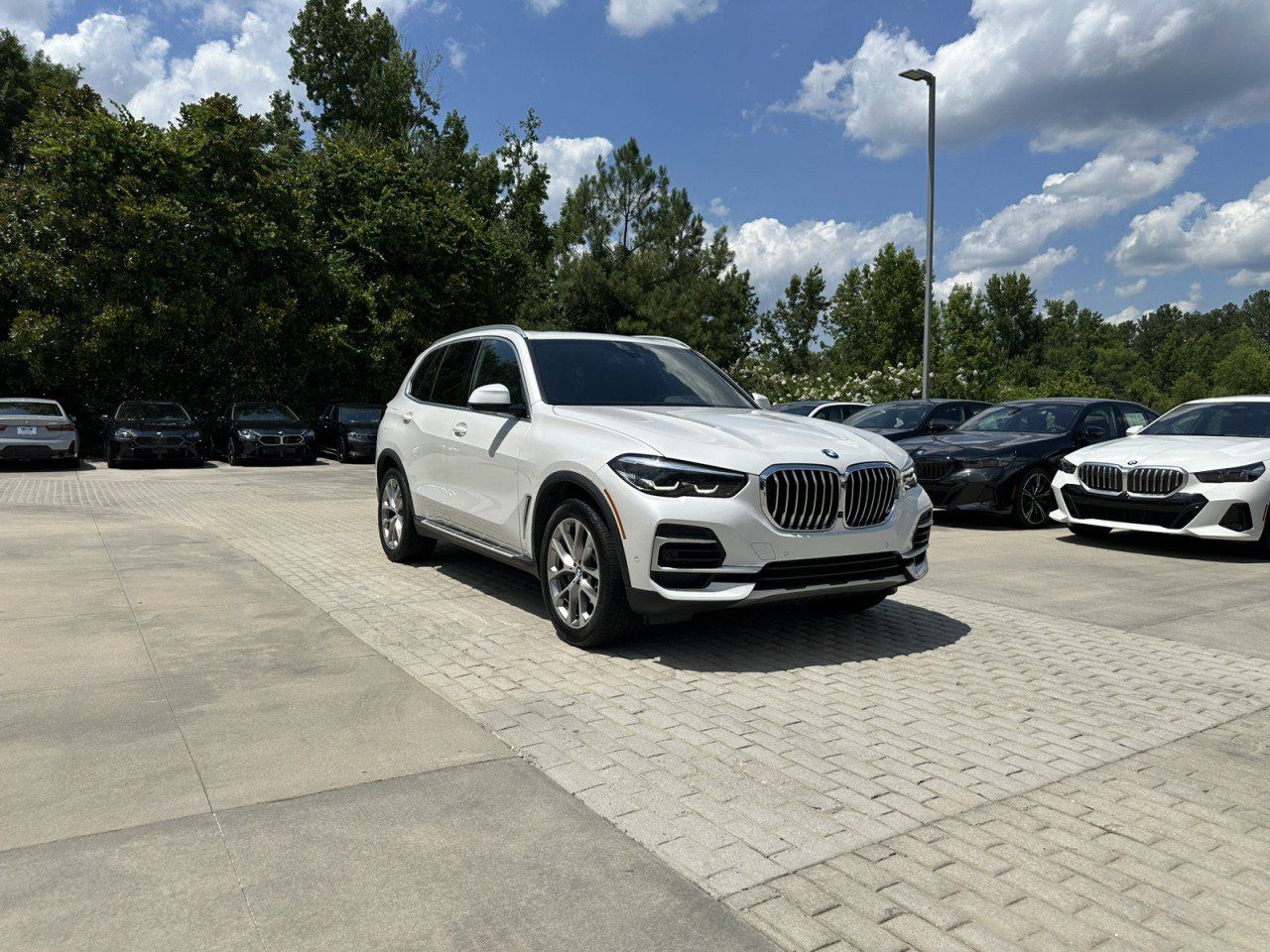 Used 2023 BMW X5 xDrive40i w/ Premium Package AWD/4WD image 12