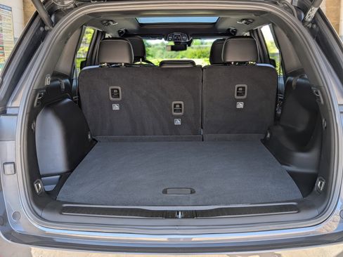 Used 2024 Jeep Grand Cherokee Limited w/ Luxury Tech Group II image 20