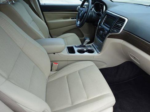 Used 2016 Jeep Grand Cherokee Laredo image 18