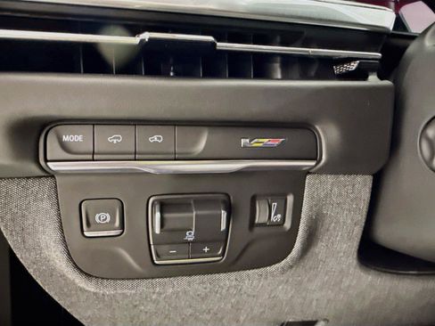 Used 2025 Cadillac Escalade V w/ LPO, ONYX Package AWD/4WD image 21