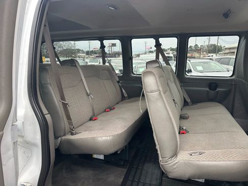 Used 2018 Chevrolet Express 3500 LT w/ LT Preferred Equipment Group image 17
