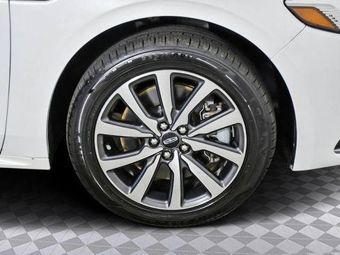 Used 2020 Lincoln Continental image 34