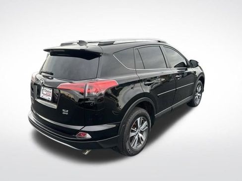 Used 2018 Toyota RAV4 XLE w/ Plus Extra Value Package AWD/4WD image 5