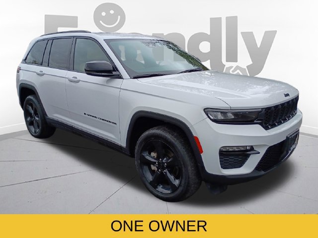 Used 2023 Jeep Grand Cherokee Limited w/ Black Appearance Package AWD/4WD image 3
