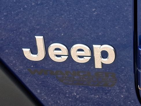 Used 2018 Jeep Wrangler Unlimited Sport S AWD/4WD image 29