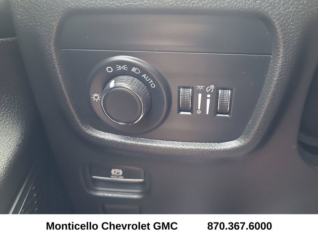 Used 2023 Jeep Grand Cherokee Laredo w/ Luxury Tech Group I AWD/4WD image 17