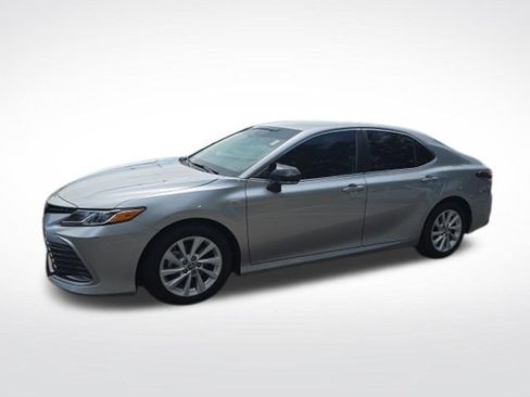 Used 2024 Toyota Camry LE w/ Convenience Package FWD image 6