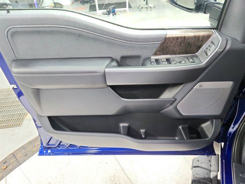 New 2026 Ford F250 Lariat w/ Black Appearance Package image 36