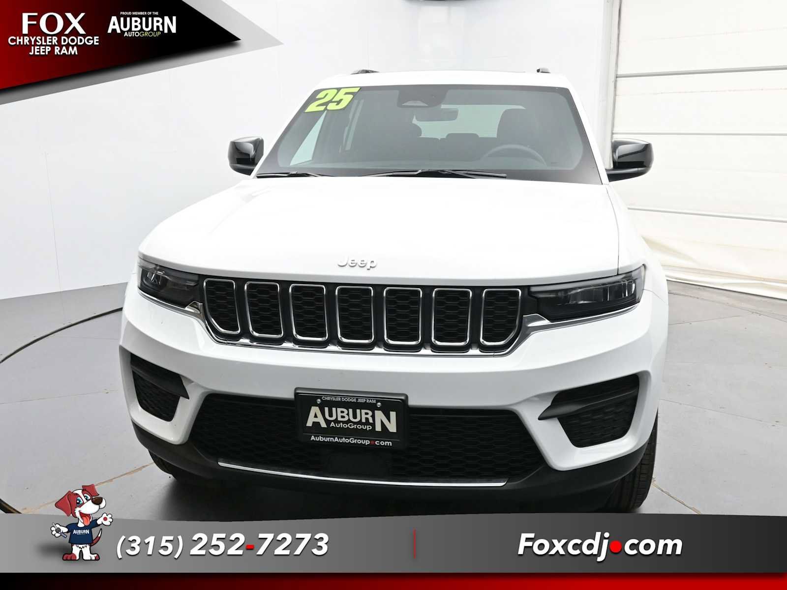 Used 2025 Jeep Grand Cherokee Laredo X w/ Luxury Tech Group I AWD/4WD image 3