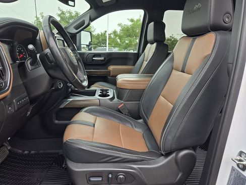Used 2023 Chevrolet Silverado 2500 High Country w/ Safety Package II AWD/4WD image 4