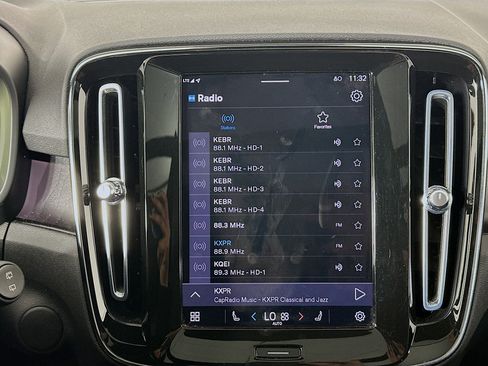 Used 2023 Volvo XC40 Recharge Plus image 19