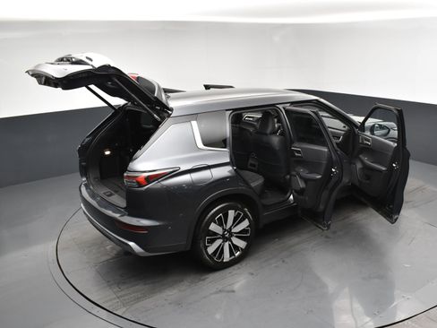 Used 2025 Mitsubishi Outlander AWD image 25