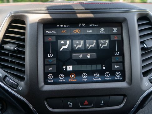 Used 2021 Jeep Cherokee Trailhawk w/ Trailer Tow Group AWD/4WD image 17