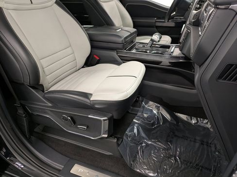 Used 2025 Ford F150 Lightning Platinum image 28