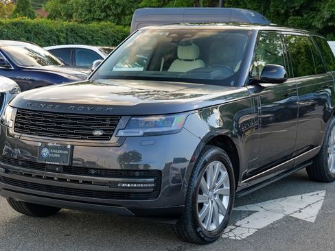 Used 2025 Land Rover Range Rover Long Wheelbase SE AWD/4WD image 3