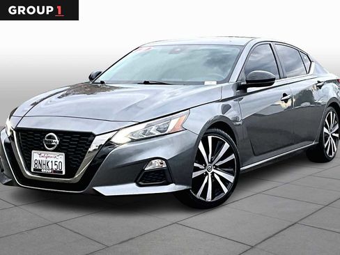 Used 2020 Nissan Altima 2.5 SR w/ Premium Package image 1