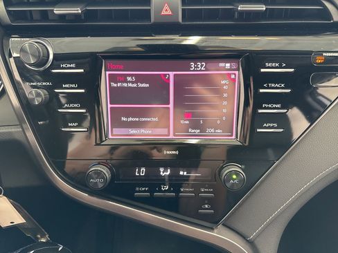 Used 2020 Toyota Camry SE AWD/4WD image 23
