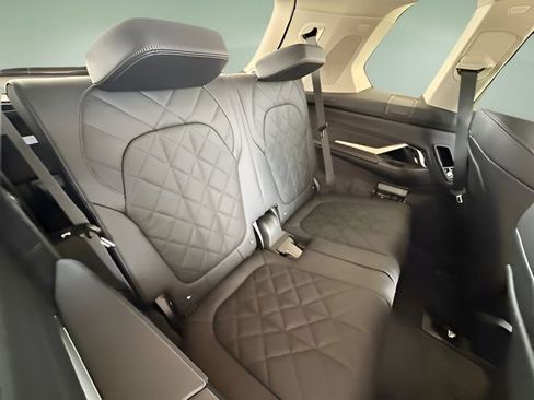 Used 2026 BMW X7 xDrive40i image 23