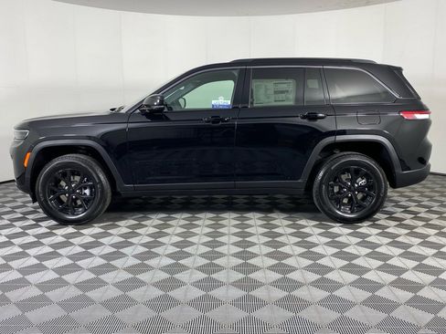 New 2026 Jeep Grand Cherokee Altitude AWD/4WD image 17
