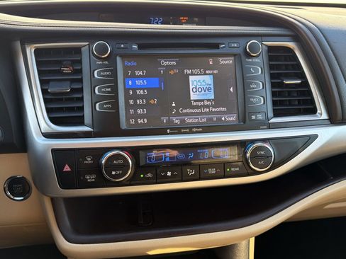 Used 2019 Toyota Highlander XLE FWD image 20