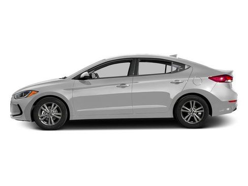Used 2017 Hyundai Elantra SE image 3