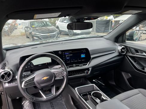 Used 2025 Chevrolet Equinox LT image 34