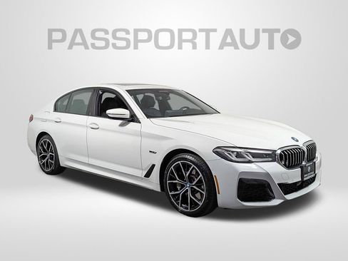Certified 2023 BMW 530e xDrive w/ Premium Package image 9