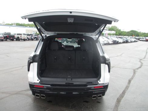 Used 2024 Chevrolet Traverse RS AWD/4WD image 8