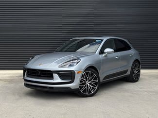 Certified 2025 Porsche Macan image 1